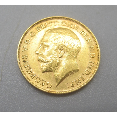 64 - Geo.V 1911 half sovereign, 4.00g

Shipping £20.00 plus vat (UK Only)