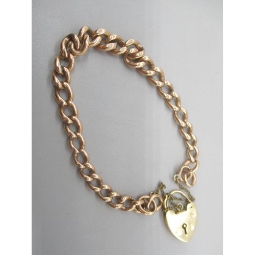 133 - 9ct rose gold chain link bracelet, stamped 375, with a 9ct yellow gold heart padlock clasp closure, ... 