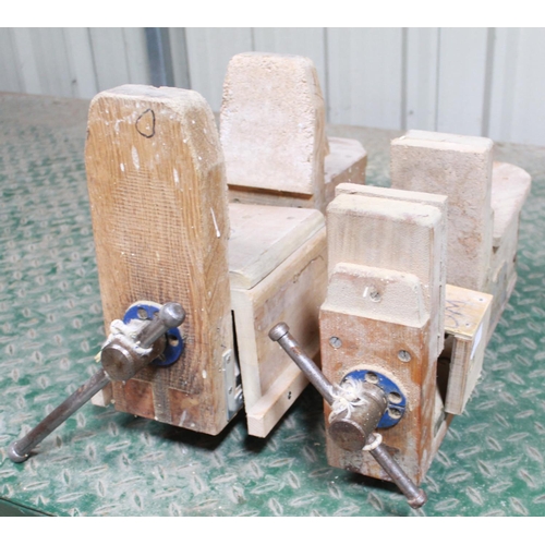 630 - One large, one medium wood carvers chops (2)

POA  https://www.bradleys.ltd/quotation-request-form