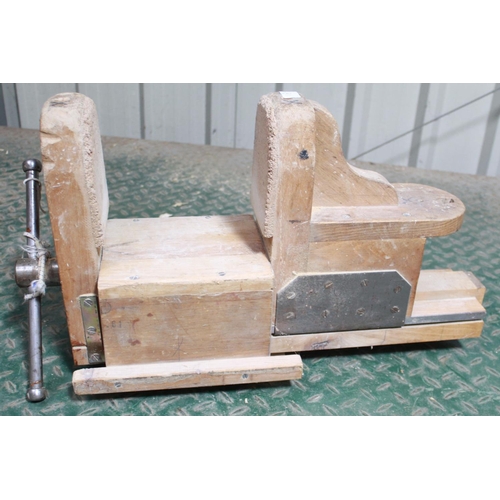 631 - One X large wood carvers chop

POA  https://www.bradleys.ltd/quotation-request-form