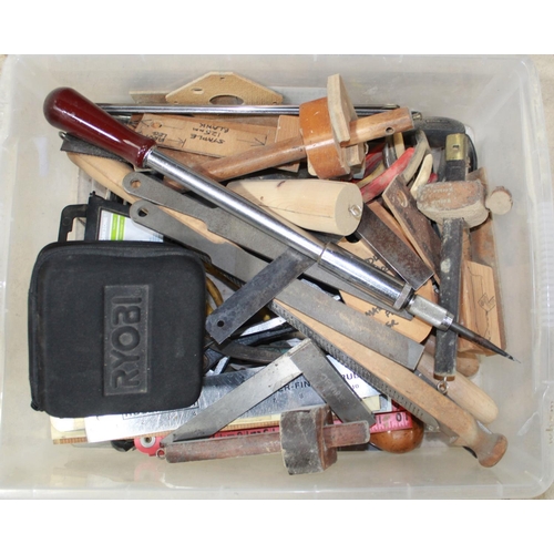 644A - Large assortment of vintage wood working tools, including hammers, tooling wheels etc. A/F, 3 boxes
... 