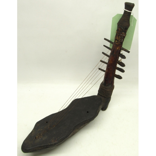 130 - 20th century Congolese tribal anthropomorphic harp/Kundi, figural neck with four strings, gourd shap... 