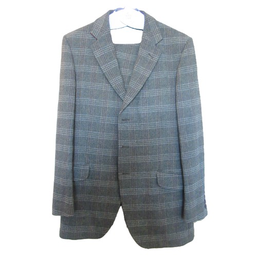 643 - Purdey green tweed shooting suit jacket (size 42) and matching trousers (waist 32'')

SHIPPING £38.0... 