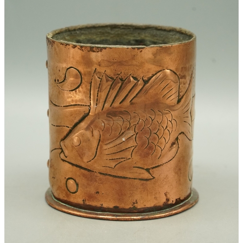176 - Newlyn tea caddy, with stylized fish in relief, missing lid, H7cm

Shipping £28.00 plus vat (UK Only... 