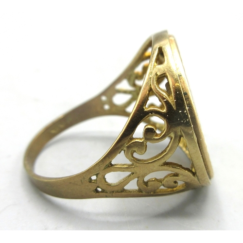 23 - ER.II 1982 half sovereign, in ring mount, stamped 375, size X, 7.70g

Shipping £20.00 plus vat (UK O... 