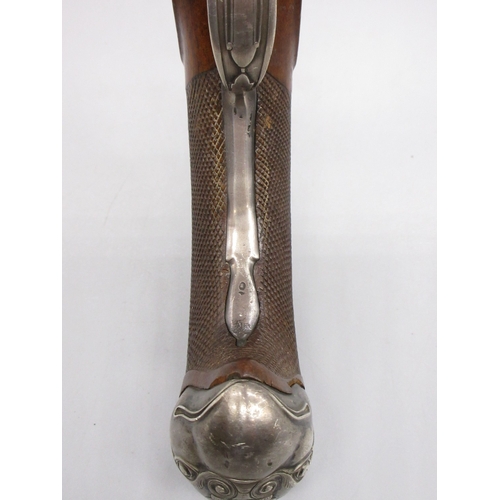 58 - Pair of French 20 bore flintlock pistols, 8.5