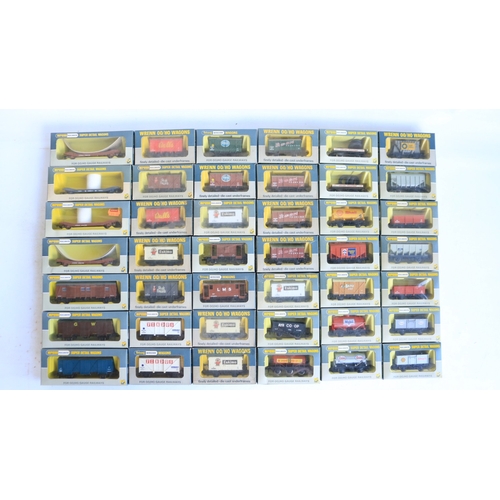 331 - Forty two boxed OO gauge goods wagons from Wrenn, all in at least excellent condition for age, appea... 