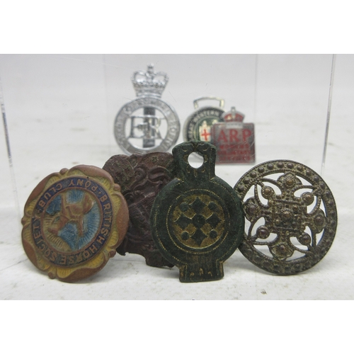 625 - Boxed collection of metal detector findings incl. two miners' tokens (Gresford Colliery), medieval f... 