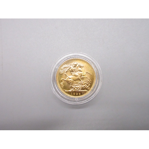 10 - George V (1910-1936) 1925 Sovereign, encapsulated in case

Bradley's shipping £28.00 plus vat (UK On... 