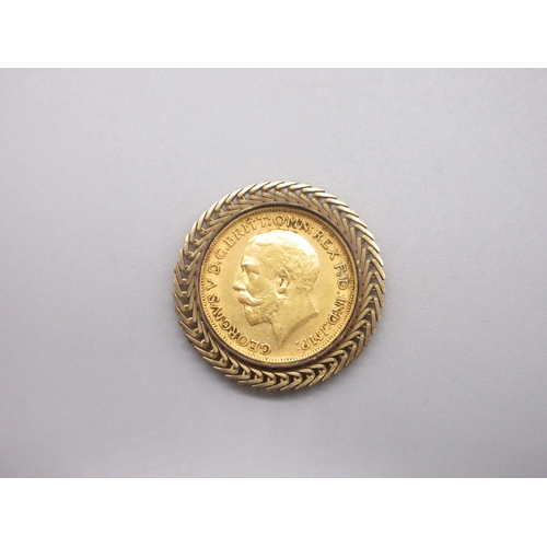 7 - George V (1910-1936) 1911 Sovereign in yellow metal mount (13g)

Bradley's shipping £20.00 plus vat ... 