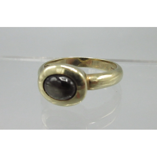 27 - 9ct yellow gold cocktail ring set with smoky quartz, stamped 375, size O, 9ct yellow gold ring set w... 