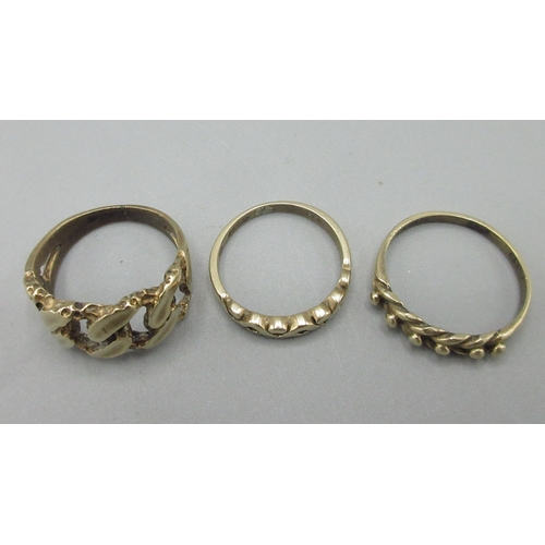 7 - Yellow gold chain link ring, carat obscured by resizing, size L1/2, 9ct yellow gold keeper ring, sta... 