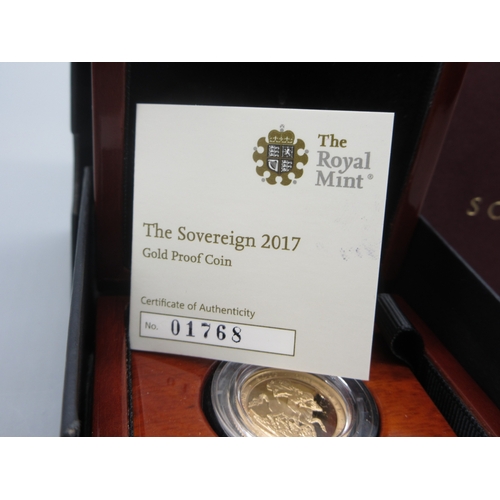 19 - The Royal Mint - The Sovereign 2017 Gold Proof Coin encapsulated in case with COA, No.01768/10500

B... 