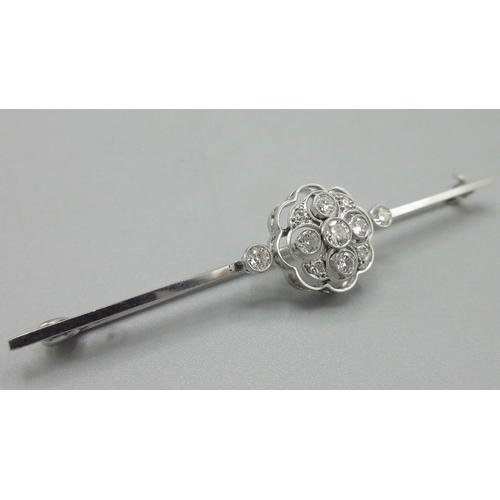 1014 - Art Deco style unmarked white metal diamond bar brooch, L7cm, 4.5g

Bradleys shipping £23.00 plus va... 