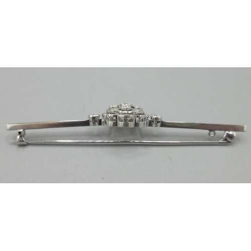 1014 - Art Deco style unmarked white metal diamond bar brooch, L7cm, 4.5g

Bradleys shipping £23.00 plus va... 
