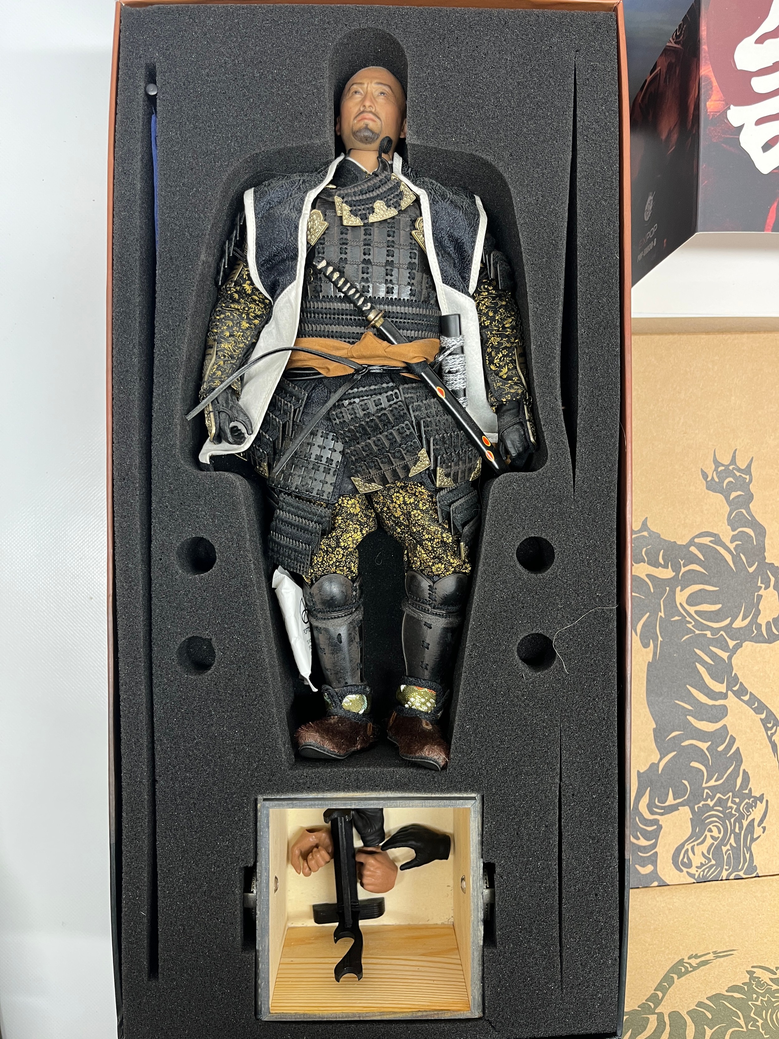 Poptoys 'The Last Samurai' 1/6 scale action figure in Samurai armour ...