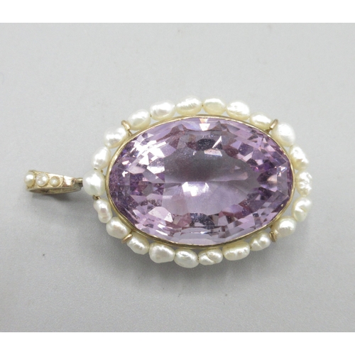 1053 - 9ct yellow gold amethyst and fresh water pearl pendant, large oval amethyst encircled by pearls, L5c... 