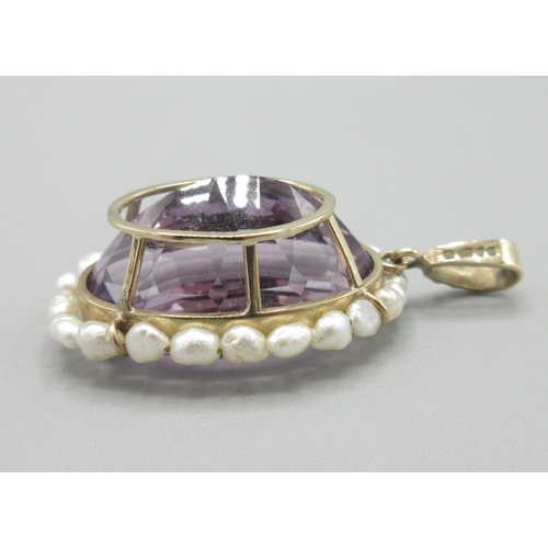 1053 - 9ct yellow gold amethyst and fresh water pearl pendant, large oval amethyst encircled by pearls, L5c... 