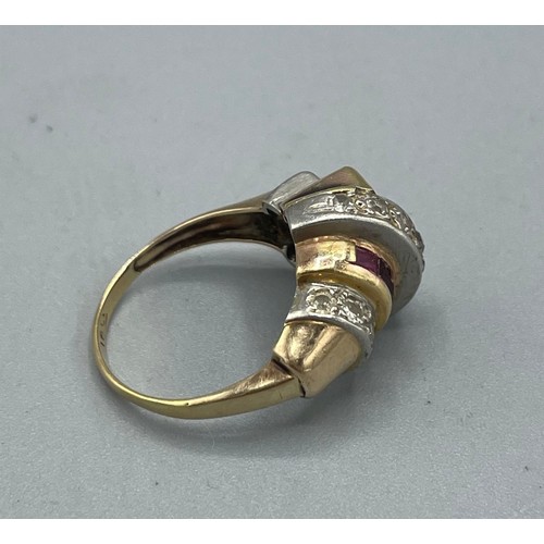 1024 - 18ct yellow gold Art Deco style ring with graduating levels set with diamonds and rubies, stamped 18... 