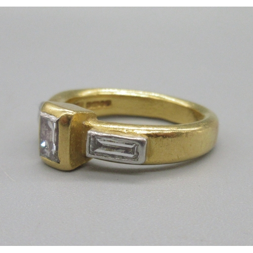 1006 - Malcolm Betts 22ct yellow gold diamond ring, set with three baguette cut diamonds, stamped 916, size... 