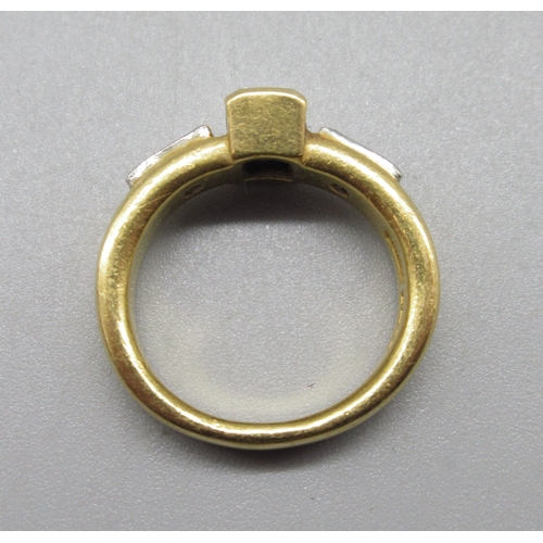 1006 - Malcolm Betts 22ct yellow gold diamond ring, set with three baguette cut diamonds, stamped 916, size... 