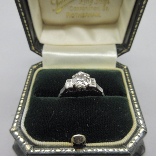 1010 - Platinum diamond ring, central old European cut diamond approximately 1 carat, flanked by baguette c... 