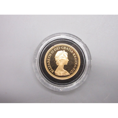 13 - The London Mint Office - The Queen Elizabeth II Proof Gold Sovereign of 1979, encapsulated in case w... 