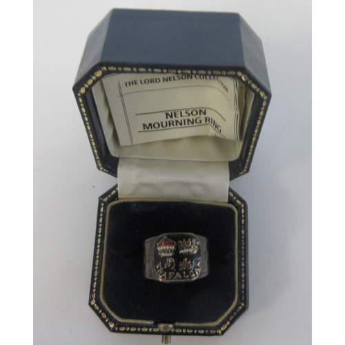 19 - Small collection of military items, 1st Kings Dragoon Guards sweetheart brooch, Duke of Wellington W... 