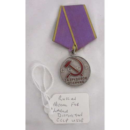 20 - Collection of Russian military medals and badges to incl. Russian medal for Labour distinction, Comb... 