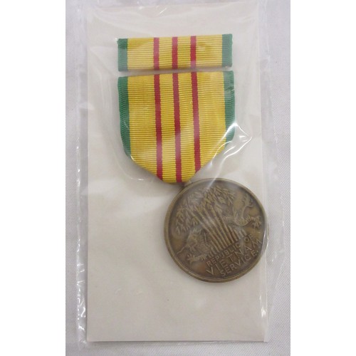 21 - Mixed collection of commemorative and international military medals to incl. Special Constabulary Fa... 