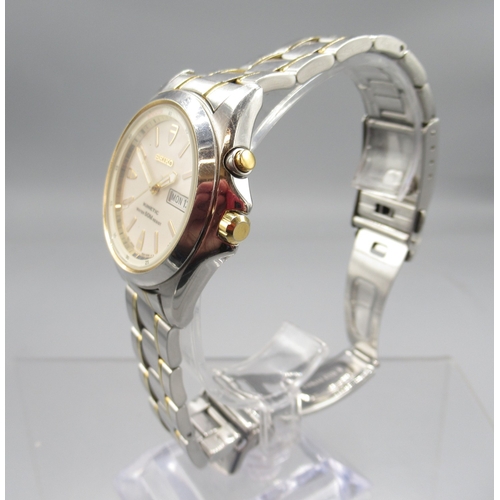 464 - Seiko Kinetic 50m stainless steel and gold plated wristwatch with day/date on matching bracelet, sig... 
