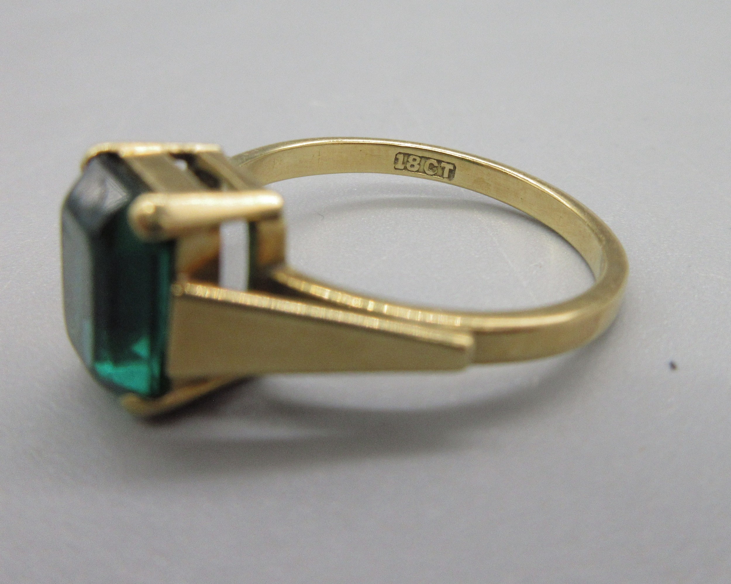 18ct yellow gold ring set with rectangular cut emerald, stamped 18ct ...