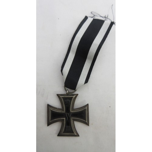 126 - German war period wall eagle, two Iron Cross 2nd Class, 1914 Iron Cross 2nd class, 25 Year Faithful ... 