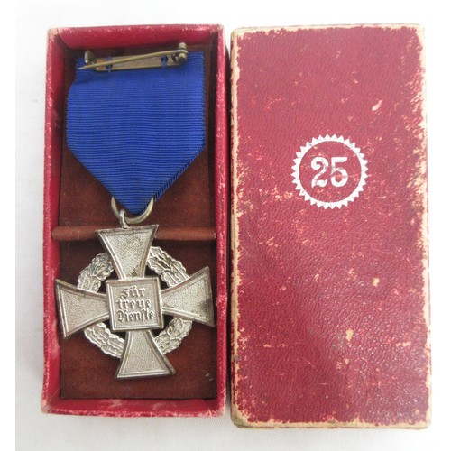 126 - German war period wall eagle, two Iron Cross 2nd Class, 1914 Iron Cross 2nd class, 25 Year Faithful ... 