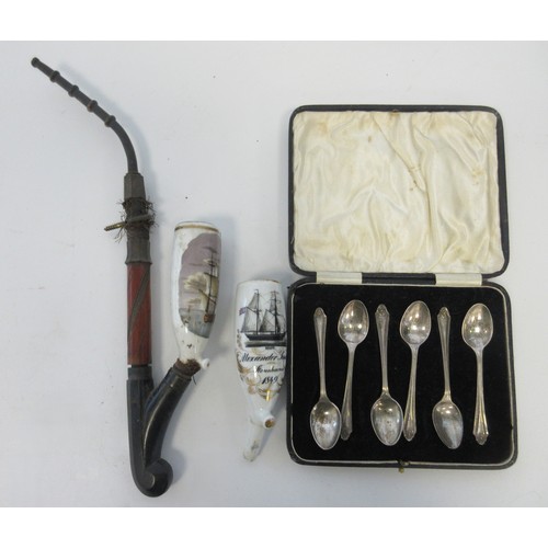 158 - Two Naval smoking pipes (AF) and a set of teaspoons

Bradleys shipping £38.00 plus vat (UK Only)