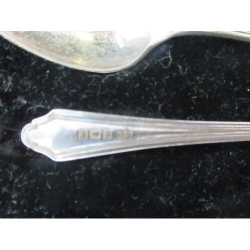 158 - Two Naval smoking pipes (AF) and a set of teaspoons

Bradleys shipping £38.00 plus vat (UK Only)