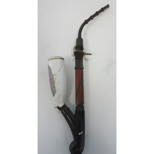158 - Two Naval smoking pipes (AF) and a set of teaspoons

Bradleys shipping £38.00 plus vat (UK Only)