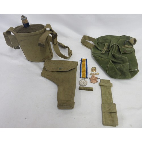 124 - Mixed collection of militaria to incl. British Army water bottle (date faded on strap, likely WW2), ... 
