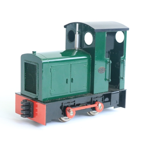 Roundhouse Engineering Co. G gauge battery powered 0-4-0 yard shunter 'Little John' with fitted radio control functions (now discontinued), model in very good previously run condition, some minor and typical signs of use and minor wear including some corrosion to wheels (please refer to photos), overall length 179mm with adjustable wheel spacing (32-45mm) complete with Axtronics battery charger pack, sturdy carry box and 6 channel Planet T5 handheld transmitter, not tested, vendor assures all in full working order
