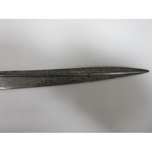 238 - British Royal Navy 1827 pattern pipe back Officers sword, slightly curved pipe backed with quill poi... 