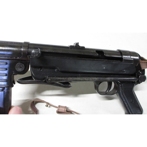 451 - RISTRICTIONS APPLY German MP40 Sub Machine Gun by Denex

Bradleys shipping POA https://www.bradleys.... 