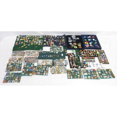 Large assorted collection of mixed pin badges, badges, etc. (qty)