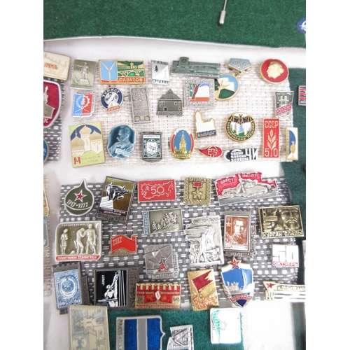 Large assorted collection of mixed pin badges, badges, etc. (qty)