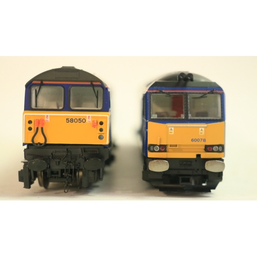 140 - Two OO gauge Mainline liveried diesel electric locomotive models to include Hornby R2490 Class 60 '6... 