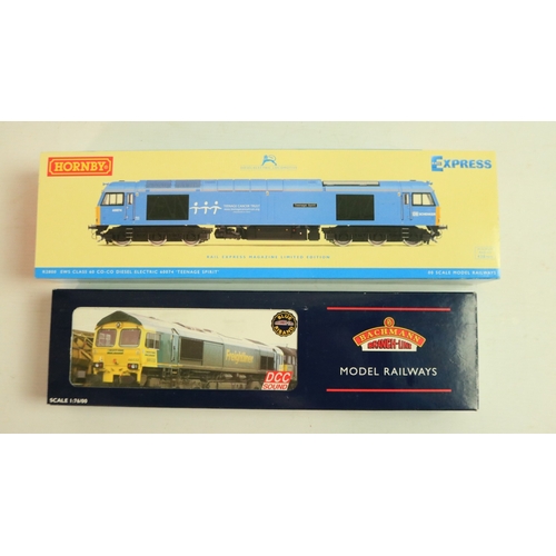 Two OO gauge diesel electric locomotive models to include Hornby Rail Express limited edition exclusive R2800 EWS/DB Schenker Class 60 No.60074 'Teenage Spirit' (995/1100, please note 1 end piece detached but locating pins undamaged, otherwise model at least near mint) and Bachmann 32-726DS Class 66 Freightliner Shanks 66522 with fitted DCC Sound (model mint), both with unused/still sealed accessory bags and instructions, boxes good with storage wear etc.