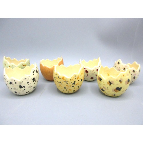 790 - Collection of early-20th Century James Macintyre & Co hand-painted speckled egg cups/pinch pots in t... 