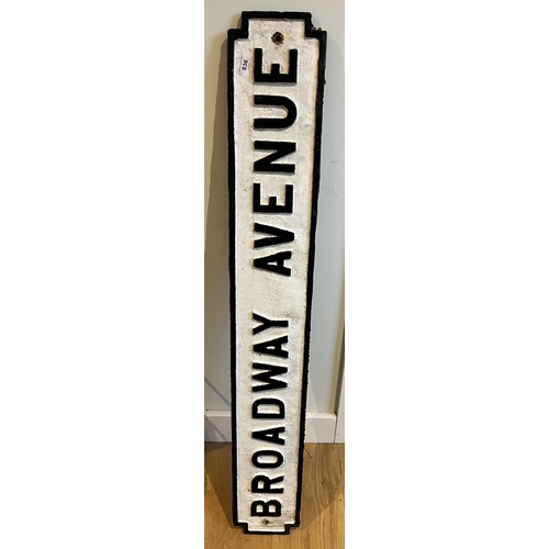 879 - Cast iron street sign, 'Broadway Avenue', L115cm

Bradleys shipping POA https://www.bradleys.ltd/quo... 