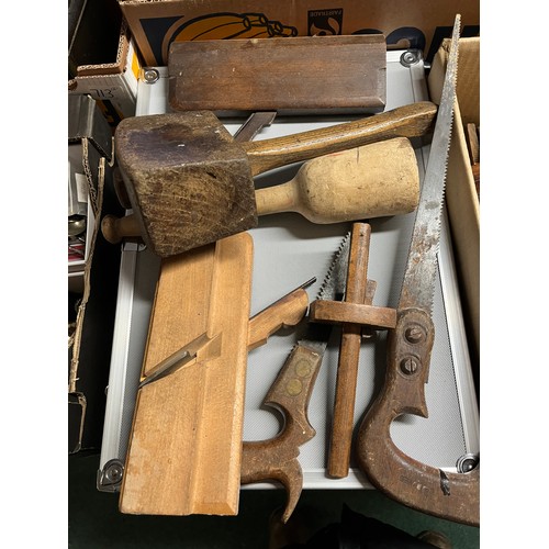 872 - Collection of vintage woodworking tools and an apron (1 box)

Bradleys Shipping POA https://www.brad... 