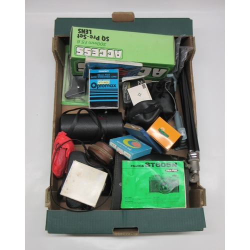 873 - Cameras, camera equipment and binoculars, incl. Prinzlux 7 x 50 coated optics 372 FT. AT 1000 YDS. b... 