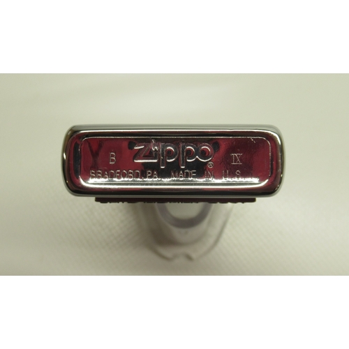 293 - Zippo 'The Varga Girl 1935' chrome lighter in presentation tin

Bradley's shipping £28.00 plus vat (... 